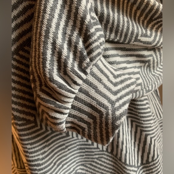 Ellen Tracy grey and white sweater XXL - Picture 2 of 7